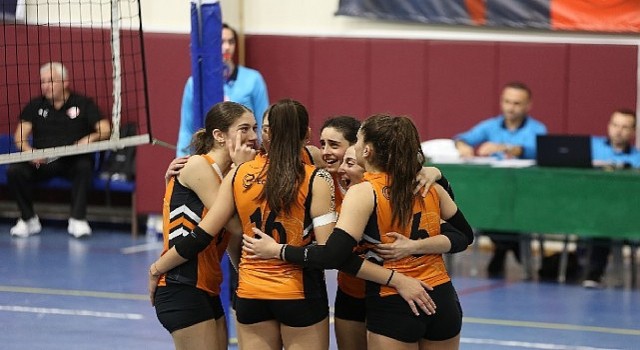 Eczacıbaşı 2. Lig Voleybol Takımı Kazanmaya Devam Ediyor