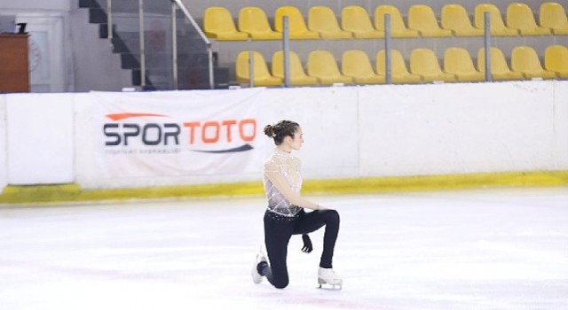 İzmirn sporcuları kente madalyalarla döndü