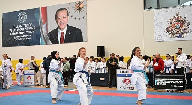 Türkiyenin karate şampiyonası kartepede başladı