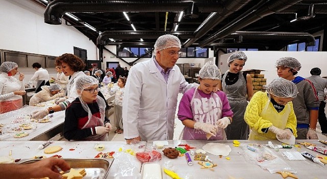 Yeni yıl kurabiyeleri beslenme saati için hazırlandı