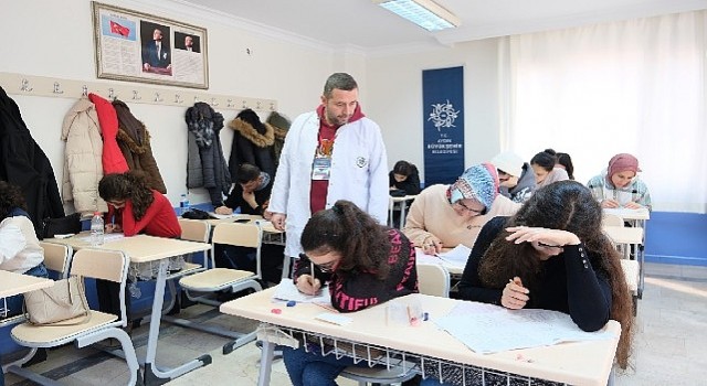 Aydın Büyükşehir Belediyesi memur adaylarının yanında