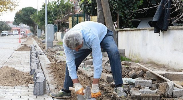 Burhaniye yolları yenilenmeye devam ediyor