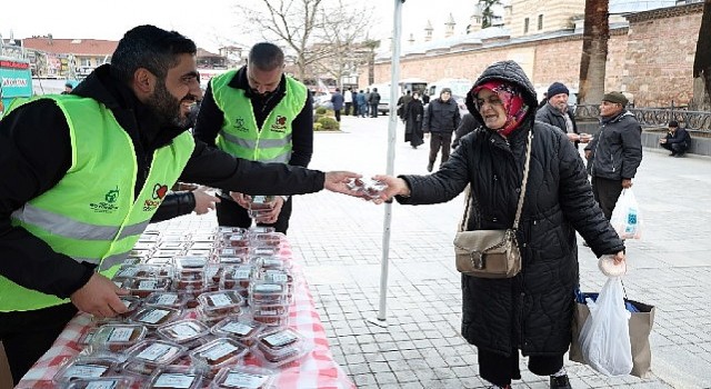 Büyükşehirden kandil akşamında simit ve tatlı ikramı