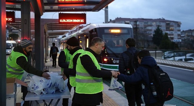 Büyükşehirden kandil simidi ikramı