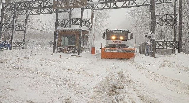 Büyükşehirin kar mesaisi devam ediyor