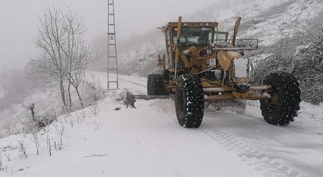 Canik Belediyesi, kar yağışına karşı çalışmalarına aralıksız devam ediyor.