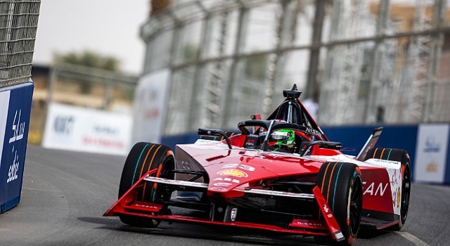 Nissan Formula E Takımı, Diriyah E-Prixsinde podyumdaki yerini aldı