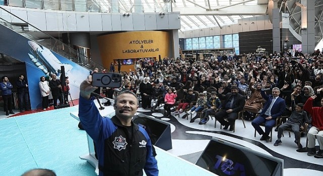 Alper Gezeravcı Uzay Yolculuğu Sonrası İlk Gençlik Buluşmasını Konya Bilim Merkezinde Yaptı