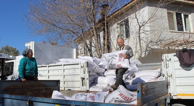 Antalya Büyükşehir Belediyesi 68 üreticiye 2061 çuval daha süt yemi desteği verildi