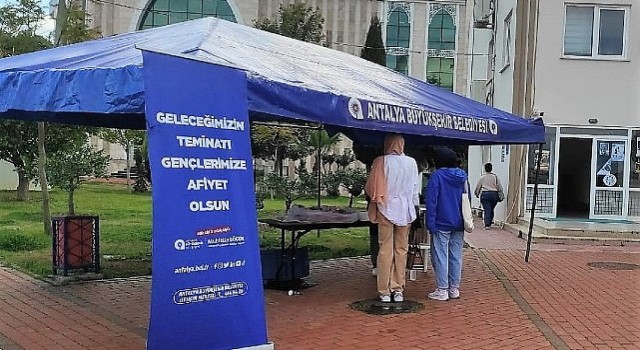 Antalya Büyükşehirden üniversitelilere çorba ikramı