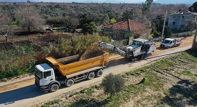 Aydın Büyükşehir Belediyesi Germencik Üzümlü - Moralı arasında yol yapım çalışmalarına devam ediyor