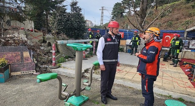 Gölcük Belediyesinin desteklediği Gölcük Arama Kurtarma Derneği GESOTİM ekibi, AFAD akreditasyonu alabilmek için AFAD tatbikata katıldı