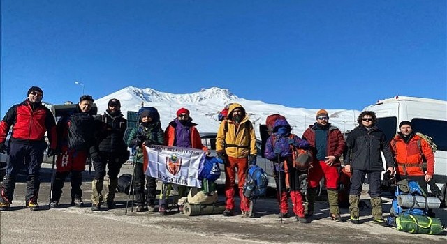 İnegöllü Dağcılar 3917 Rakıma Tırmandı