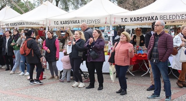 Karşıyakada “Sevgililer Günü Pazarı” açıldı