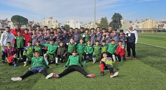 Kuşadasında her yıl geleneksel olarak düzenlenen Sömestr Cupa katılan Narlıdere Belediyespor, turnuvadan 3 kupayla döndü