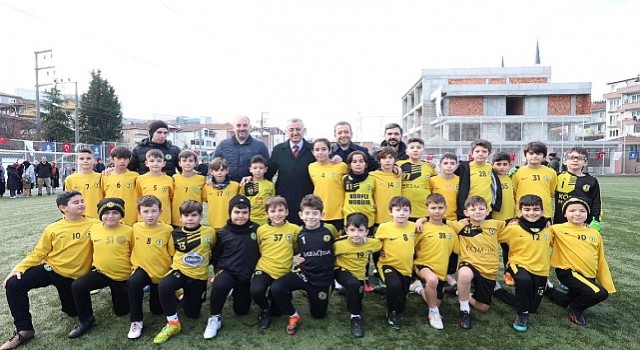 Minik futbolcular Büyükakına hünerlerini sergiledi