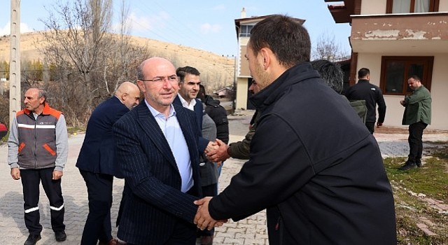 Selçuklu Belediye Başkanı Ahmet Pekyatırmacı, ihtiyaçlar doğrultusunda yapılacak hizmetleri yerinde tespit etmek amacıyla yaptığı dış mahalle ziyaretlerini sürdürüyor