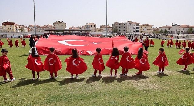 23 Nisan Ulusal Egemenlik ve Çocuk Bayramı, Kemal Kaynaş Stadyumunda düzenlenen törenlerle kutlandı