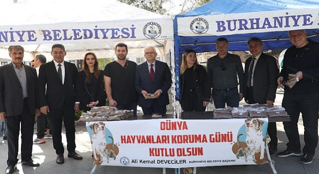 Başkan Deveciler Dünya Sokak Hayvanları Gününü Hayvanseverler İle Kutladı