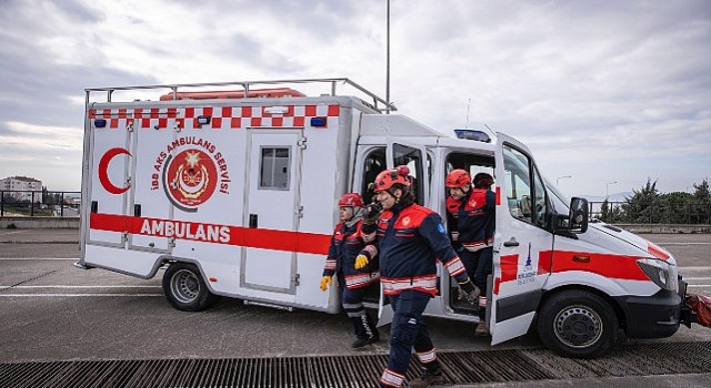 İzmir İtfaiyesinin özel donanımlı paramedikleri Türkiyeye örnek oluyor