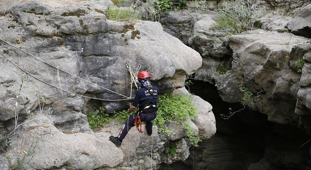 Antalya Büyükşehirin kahraman itfaiyecileri eğitimde