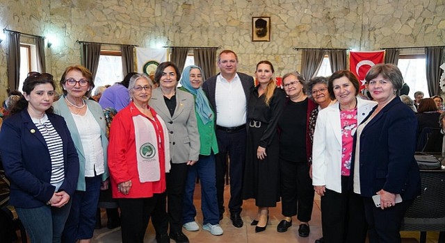 Ayvalık Belediyesi, hafta boyunca kentin farklı noktalarında Anneler Gününü çeşitli etkinliklerle coşkuyla kutladı