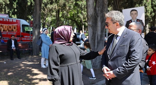 Bayrampaşalı şehit Özcan İlhan kabri başında anıldı