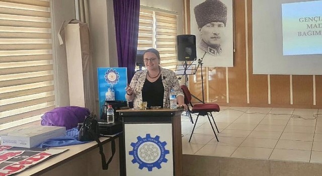 Burhaniye Belediyesinden Bağımlılıkla Mücadele Semineri