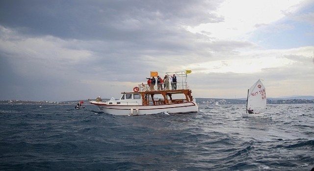 Çeşme&#39;de TYF Kamil Yıldırım Optimist Trofesi Yelken Yarışladı Başladı