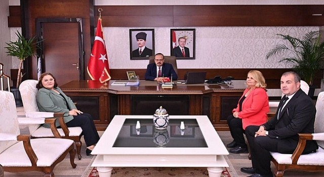 Didim Belediye Başkanı Hatice Gençay, Aydın Valisi Yakup Canbolatı ziyaret etti