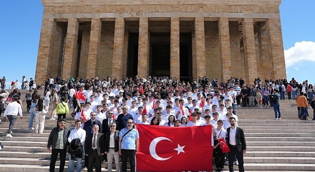 “Enerjinin Yıldızları”, 19 Mayısı Atatürkün huzuruna çıkarak kutladı