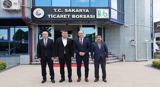 Geyve Belediye Başkanı Selçuk Yıldız Sakarya Ticaret Borsası Başkanı Mustafa Genç ziyaret ederek görüşmeler gerçekleştirdi