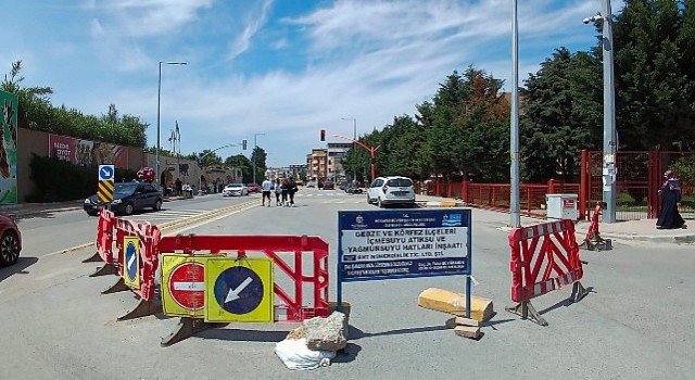 İSU, Tuzla Caddesine 740 Metre Yeni Yağmur Suyu Hattı Yapıyor