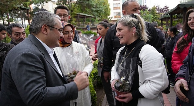 Keçiören Belediye Başkanı Dr. Mesut Özarslan ve eşi Filiz Özarslan Anneler Gününü kutladı