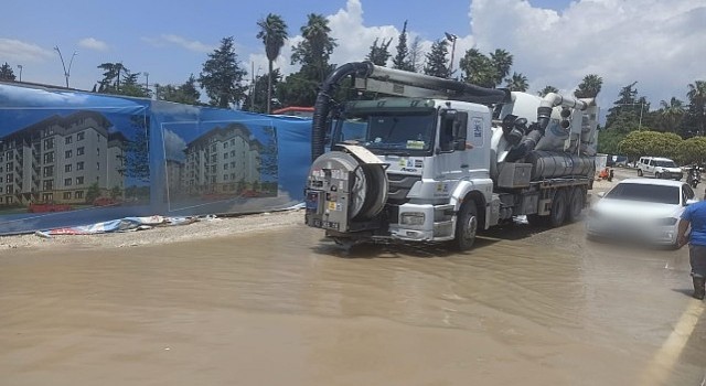 Konya Büyükşehir Ekipleri Hatayda Sel ve Su Baskınlarına Müdahale Ediyor