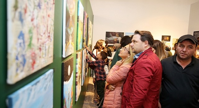 Küçükçekmecede sanat eğitimi veren Görsel Sanatlar Öğretmeni Fadime Yücel ve öğrencilerinin İzler sergisine ev sahipliği yaptı