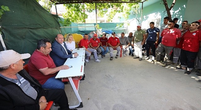 Menderes Belediye Başkanı İlkay Çiçek, belediye şantiyelerini gezerek çalışma arkadaşlarıyla bir araya geldi, kontroller gerçekleştirdi