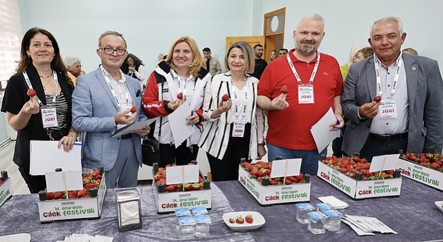 Menemende bu yıl 14. kez gerçekleştirilen Emiralem Çilek Festivali, yüz binlerce ziyaretçinin buluşma noktası oldu