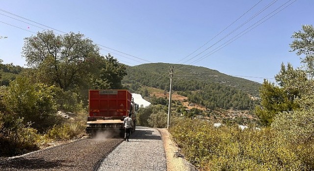 ASAT Gazipaşada bozulan yolları asfaltladı