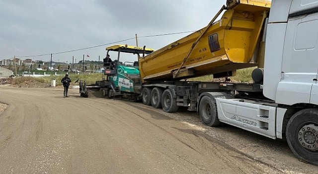 Çayırova Millet Bahçesinin çevre yolları asfaltlanıyor