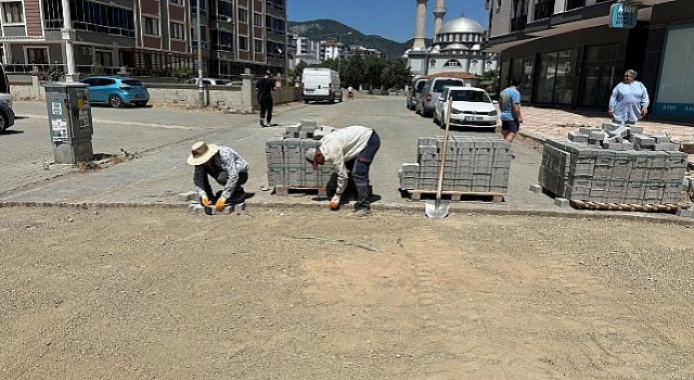 Edremit Belediyesi, Kadıköy Mahallesinde yolları düzenliyor