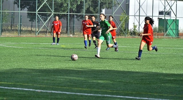 U13-U15 Kız Futbol Liginde ilk düdük çaldı