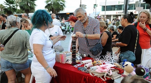 Karşıyaka Çarşısı El Emeği Gece Pazarı ile şenlendi