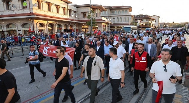 Selçuklu Belediye Başkanı Ahmet Pekyatırmacı Mevlana Meydanında düzenlenen 15 Temmuz Demokrasi ve Milli Birlik Günü etkinliklerindeki coşkuya ortak oldu