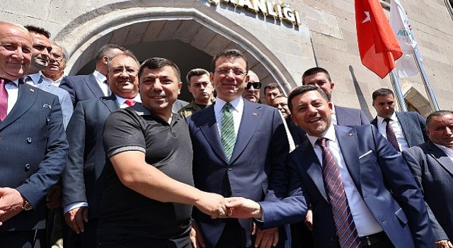 Türkiye Belediyeler Birliği (TBB) ve İstanbul Büyükşehir Belediye (İBB) Başkanı Ekrem İmamoğlu, Nevşehir Belediye Başkanı Rasim Arıyı makamında ziyaret etti