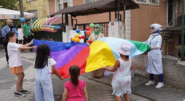 Üsküdar Belediye Başkanı Sinem Dedetaş “Gezgin Oyun Parkı” etkinliklerinin ilkini Çengelköy Huzurtepe Sokakta başlattı