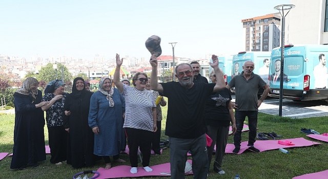 ”Yaşlılar, kahkaha seansında doyasıya eğlendi”