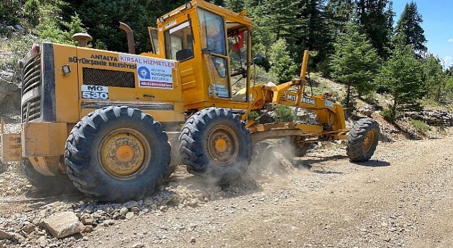 Antalya Büyükşehirden yayla yollarına bakım