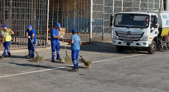 Aydın Büyükşehir Belediyesi Çevre Koruma ve Kontrol Dairesi Başkanlığı ekipleri, kent genelinde temizlik çalışmalarını aralıksız sürdürüyor