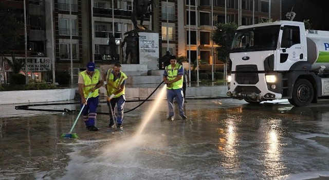 Aydın Büyükşehir Belediyesine bağlı temizlik ekipleri, Aydın kent genelinde çalışmalarını sürdürüyor